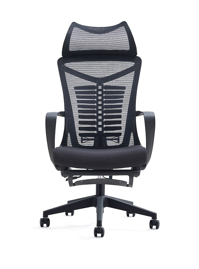 Sieťovaná kancelárska stolička s opierkou na nohy (1)
